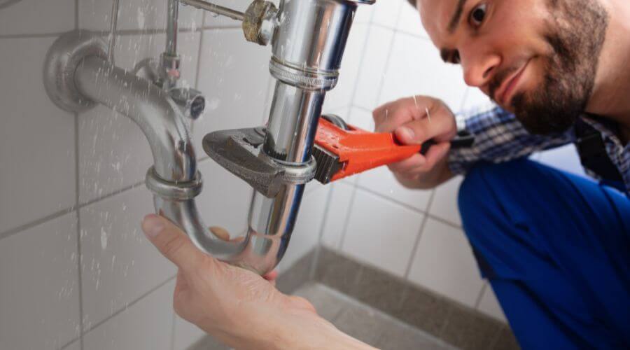 Expert burst pipe repair services in Goreville, IL